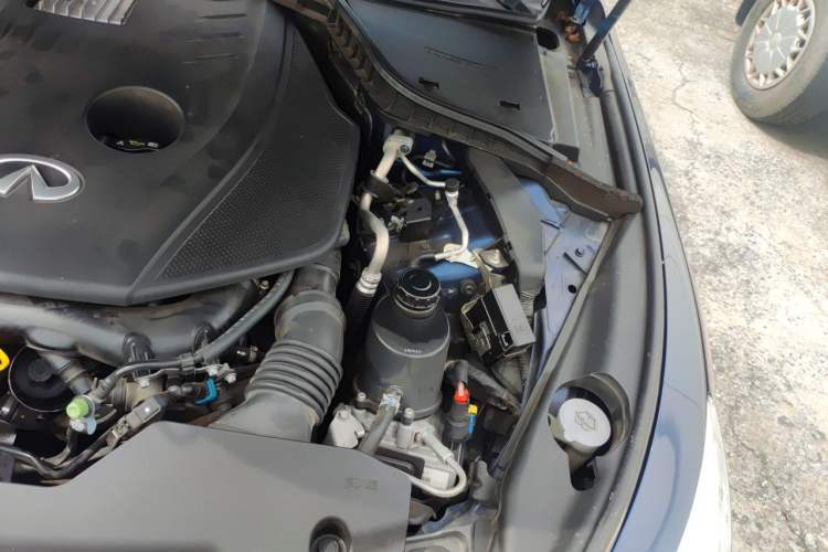 Used Infiniti Q50L 2018 2.0T Comfort Edition China VI Standard Engine Bay Left