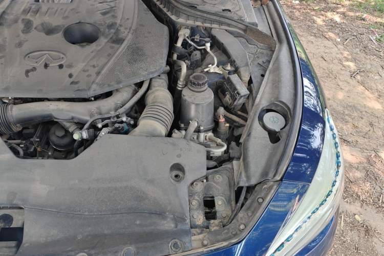 Used Infiniti Q50L 2018 2.0T Comfort Edition China VI Standard Engine Bay Left