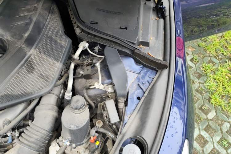 Used Infiniti Q50L 2018 2.0T Enjoyment Version China VI Standard Engine Bay Left