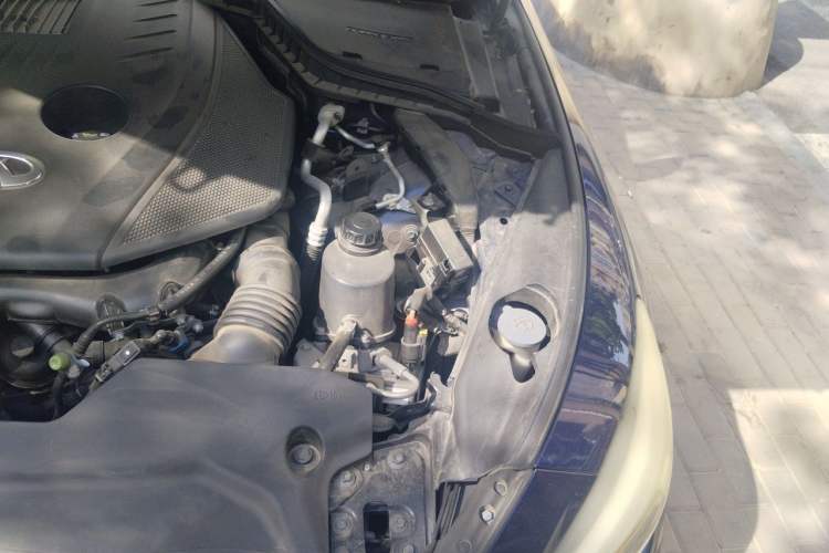 Used Infiniti Q50L 2018 2.0T Enjoyment Version China V Standard Engine Bay Left