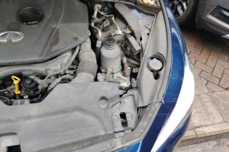 Used Infiniti Q50L 2018 2.0T Enjoyment Version China VI Standard Engine Bay Left