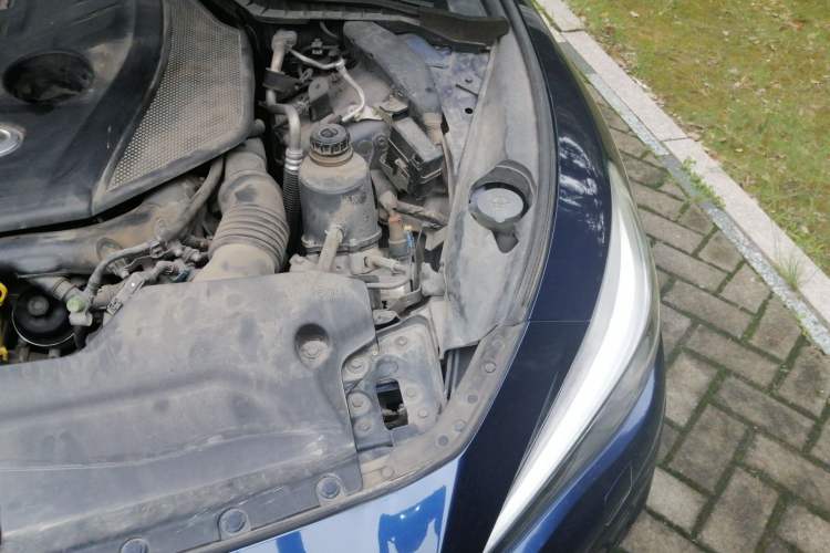 Used Infiniti Q50L 2018 2.0T Enjoyment Version China VI Standard Engine Bay Left