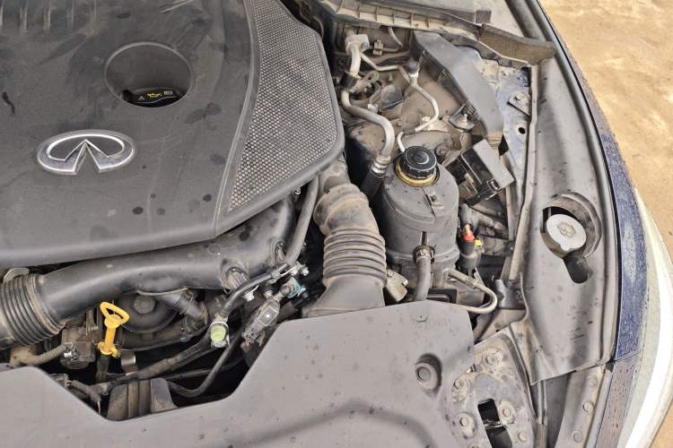 Used Infiniti Q50L 2018 2.0T Enjoyment Edition China V standard Engine Bay Left