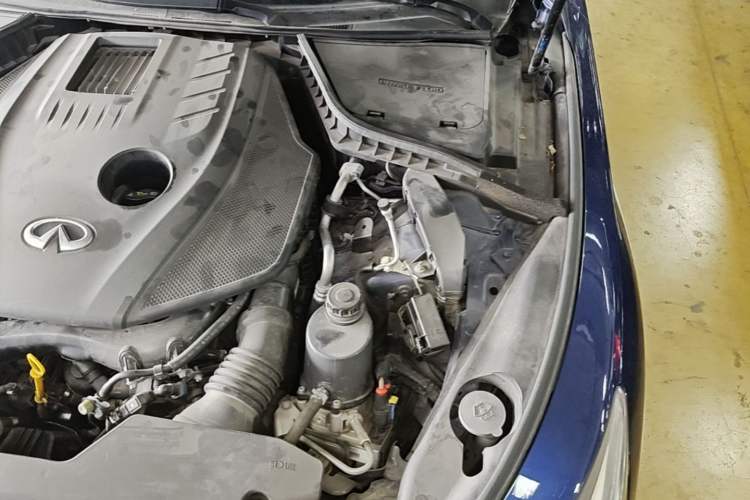 Used Infiniti Q50L 2018 2.0T Enjoyment Version China VI Standard Engine Bay Left