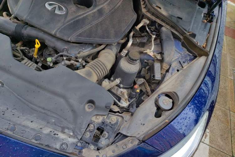 Used Infiniti Q50L 2018 2.0T Enjoyment Version China VI Standard Engine Bay Left