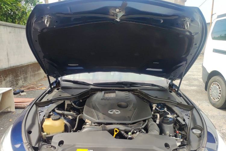 Used Infiniti Q50L 2018 2.0T Comfort Edition China VI Standard Engine Bay