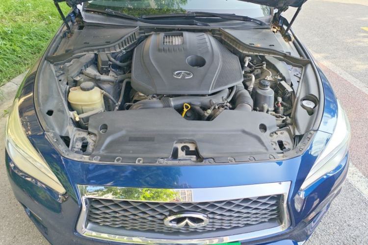 Used Infiniti Q50L 2018 2.0T Comfort Edition China VI Standard Engine Bay