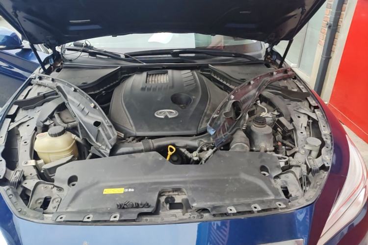 Used Infiniti Q50L 2018 2.0T Comfort Edition China VI Standard Engine Bay