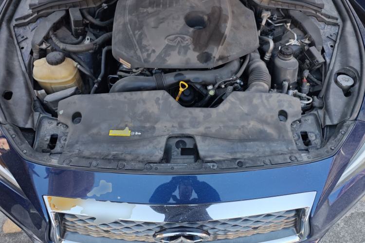 Used Infiniti Q50L 2018 2.0T Enjoyment Version China VI Standard Engine Bay