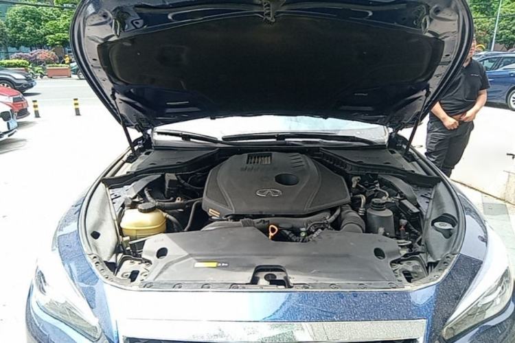 Used Infiniti Q50L 2018 2.0T Enjoyment Version China VI Standard Engine Bay