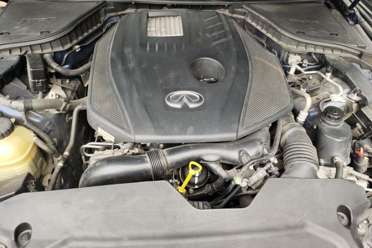 Used Infiniti Q50L 2018 2.0T Comfort Edition China VI Standard Engine Bay