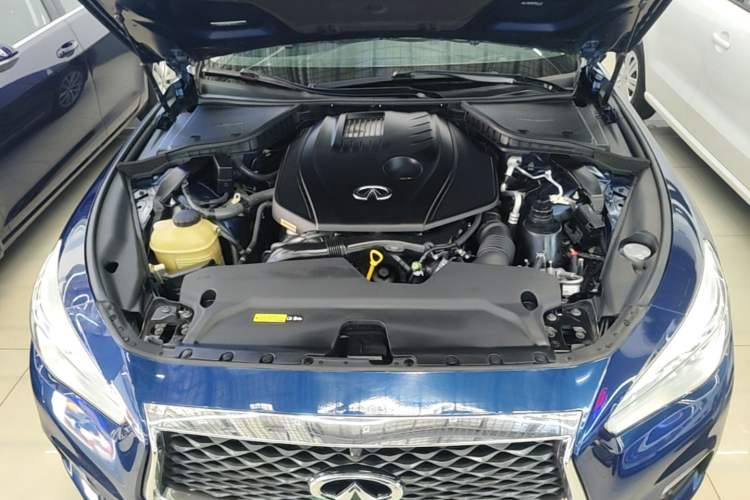 Used Infiniti Q50L 2018 2.0T Comfort Edition China VI Standard Engine Bay