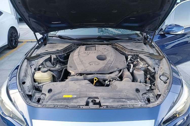 Used Infiniti Q50L 2018 2.0T Enjoyment Version China VI Standard Engine Bay