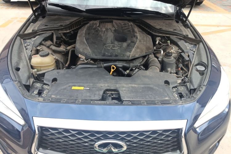 Used Infiniti Q50L 2018 2.0T Comfort Edition China VI Standard Engine Bay