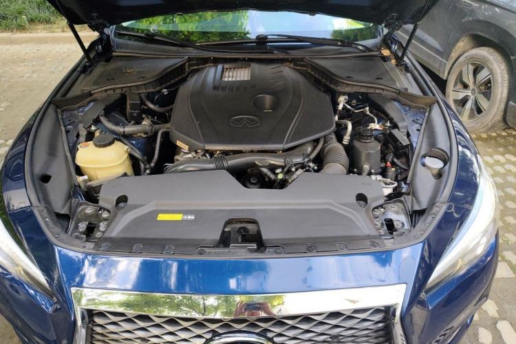 Used Infiniti Q50L 2018 2.0T Enjoyment Version China VI Standard Engine Bay
