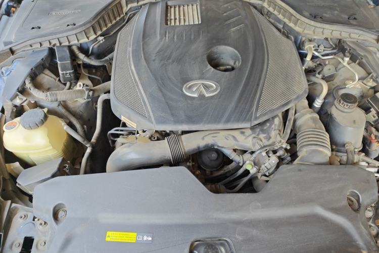 Used Infiniti Q50L 2018 2.0T Enjoyment Edition China V standard Engine Bay
