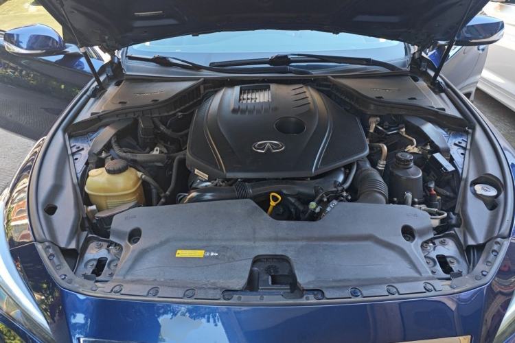 Used Infiniti Q50L 2018 2.0T Enjoyment Version China VI Standard Engine Bay