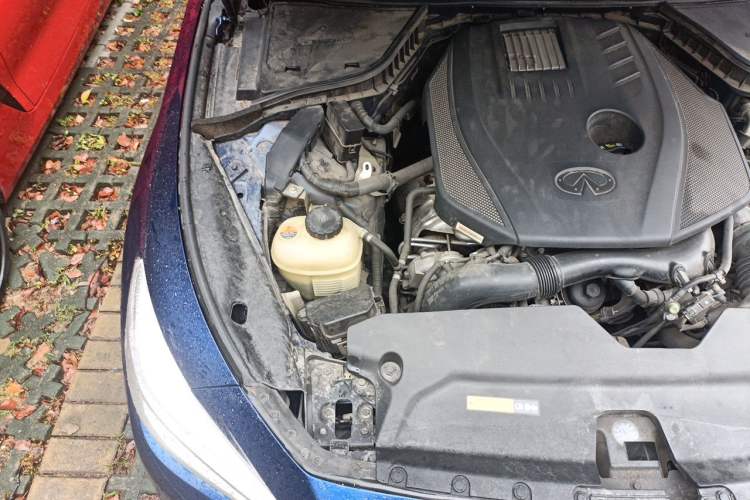 Used Infiniti Q50L 2018 2.0T Comfort Edition China VI Standard Engine Bay Right