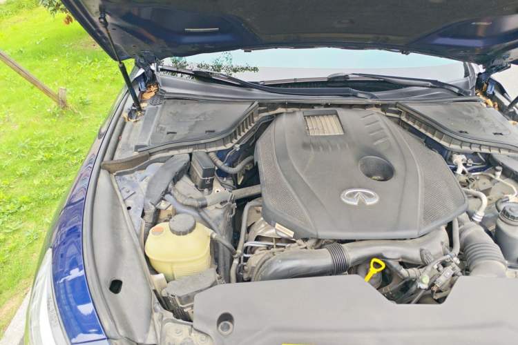 Used Infiniti Q50L 2018 2.0T Enjoyment Version China VI Standard Engine Bay Right