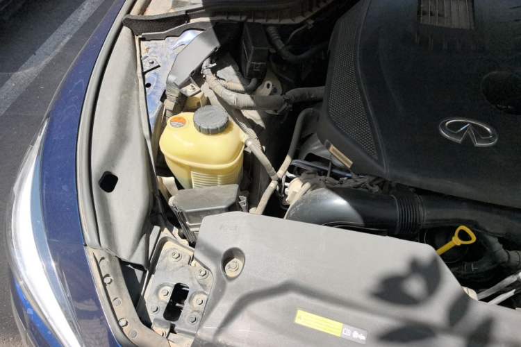 Used Infiniti Q50L 2018 2.0T Enjoyment Version China VI Standard Engine Bay Right
