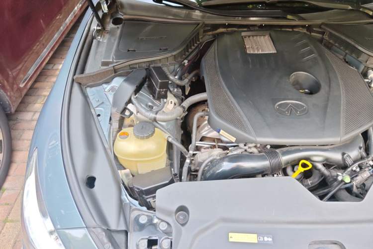 Used Infiniti Q50L 2018 2.0T Enjoyment Version China VI Standard Engine Bay Right