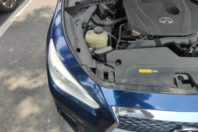 Used Infiniti Q50L 2018 2.0T Comfort Edition China VI Standard Engine Bay Right