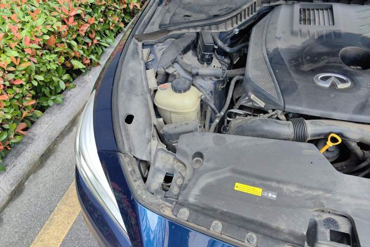 Used Infiniti Q50L 2018 2.0T Comfort Edition China V Standard Engine Bay Right