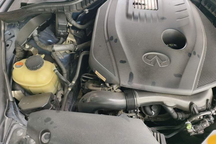 Used Infiniti Q50L 2018 2.0T Enjoyment Version China VI Standard Engine Bay Right