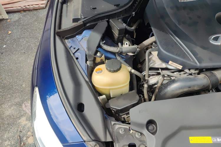 Used Infiniti Q50L 2018 2.0T Comfort Edition China VI Standard Engine Bay Right