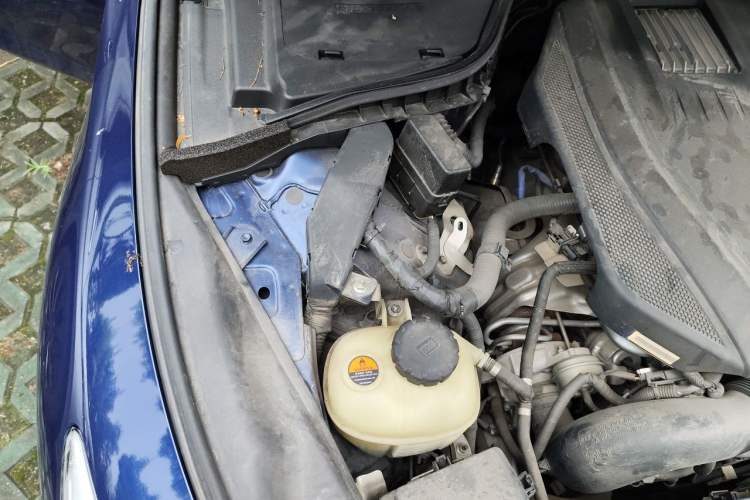Used Infiniti Q50L 2018 2.0T Enjoyment Version China VI Standard Engine Bay Right