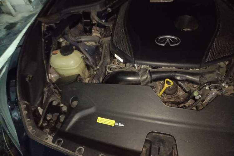 Used Infiniti Q50L 2018 2.0T Comfort Edition China VI Standard Engine Bay Right