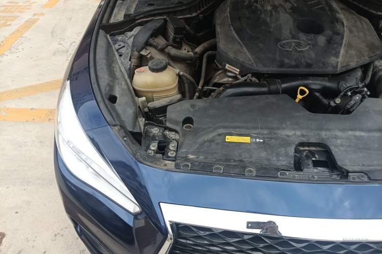 Used Infiniti Q50L 2018 2.0T Comfort Edition China VI Standard Engine Bay Right