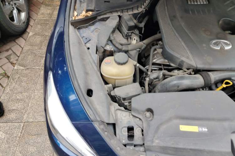 Used Infiniti Q50L 2018 2.0T Enjoyment Version China VI Standard Engine Bay Right