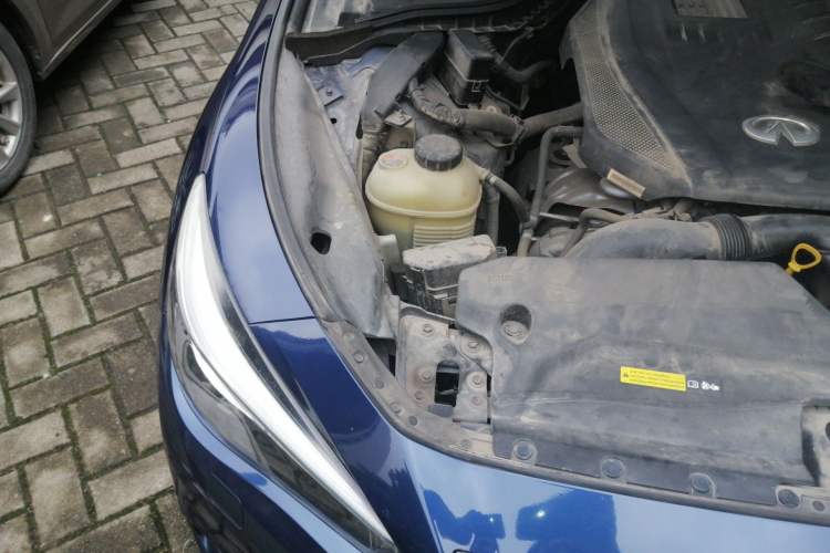 Used Infiniti Q50L 2018 2.0T Enjoyment Version China VI Standard Engine Bay Right