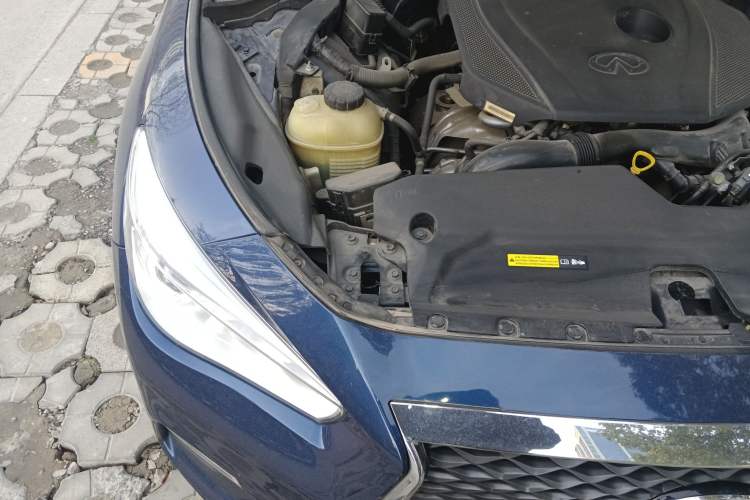 Used Infiniti Q50L 2018 2.0T Comfort Edition China VI Standard Engine Bay Right