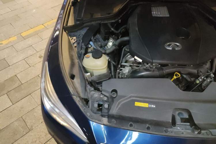 Used Infiniti Q50L 2018 2.0T Comfort Edition China VI Standard Engine Bay Right