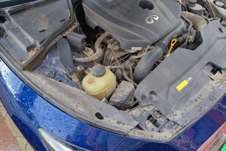 Used Infiniti Q50L 2018 2.0T Enjoyment Version China VI Standard Engine Bay Right