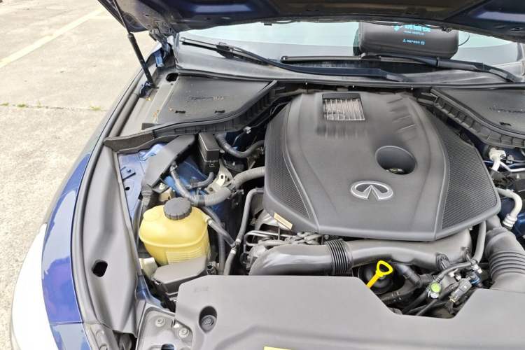 Used Infiniti Q50L 2018 2.0T Comfort Edition China VI Standard Engine Bay Right