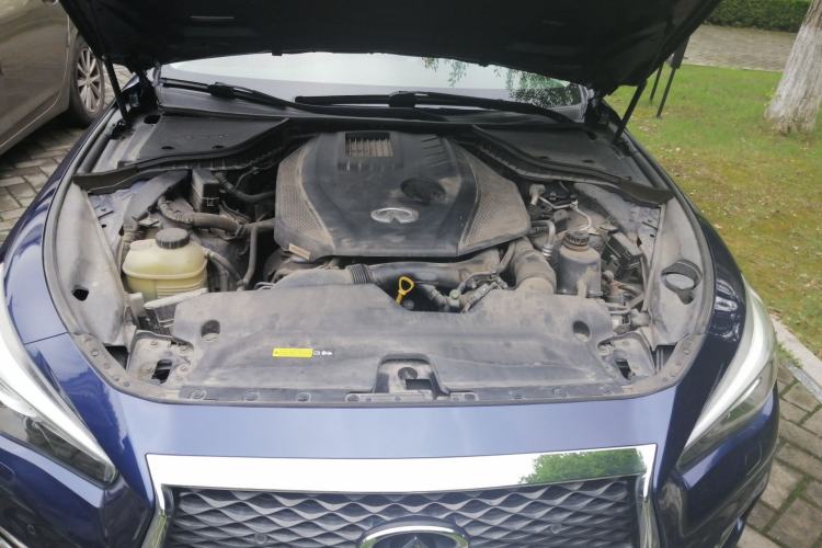 Used Infiniti Q50L 2018 2.0T Enjoyment Version China VI Standard Engine Bay