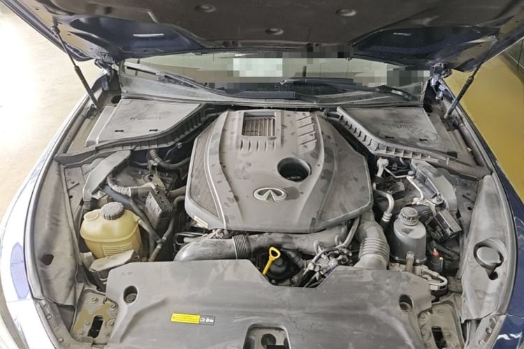 Used Infiniti Q50L 2018 2.0T Enjoyment Version China VI Standard Engine Bay