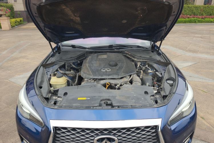 Used Infiniti Q50L 2018 2.0T Enjoyment Version China VI Standard Engine Bay