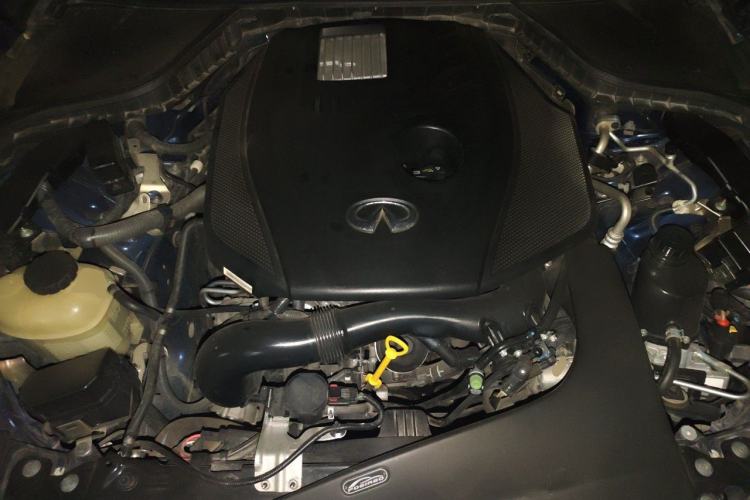Used Infiniti Q50L 2018 2.0T Enjoyment Version China VI Standard Engine Bay