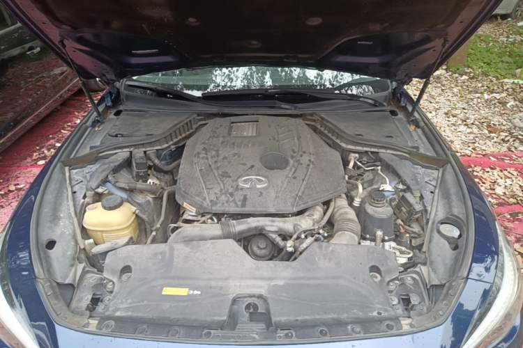 Used Infiniti Q50L 2018 2.0T Enjoyment Version China VI Standard Engine Bay