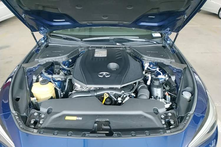 Used Infiniti Q50L 2018 2.0T Enjoyment Version China VI Standard Engine Bay