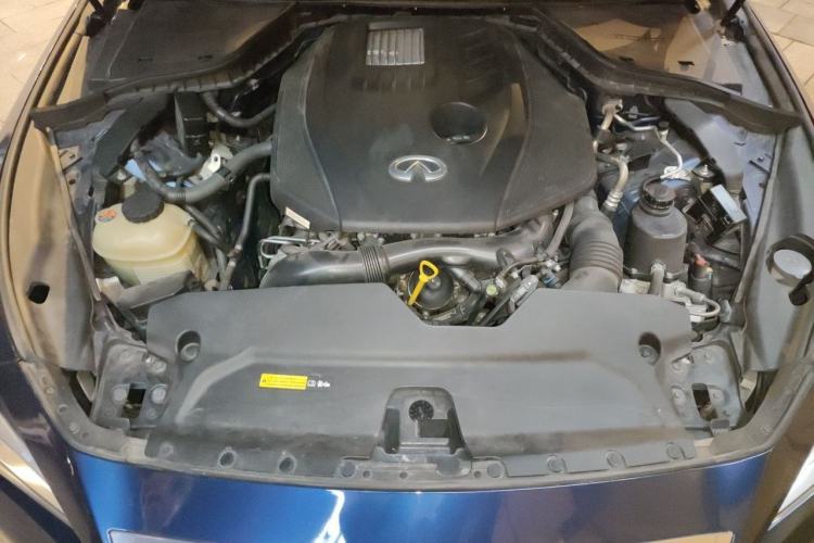 Used Infiniti Q50L 2018 2.0T Comfort Edition China VI Standard Engine Bay