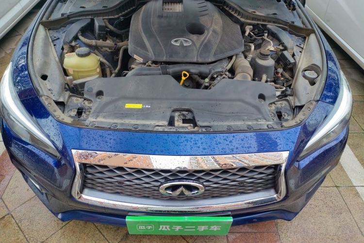 Used Infiniti Q50L 2018 2.0T Enjoyment Version China VI Standard Engine Bay