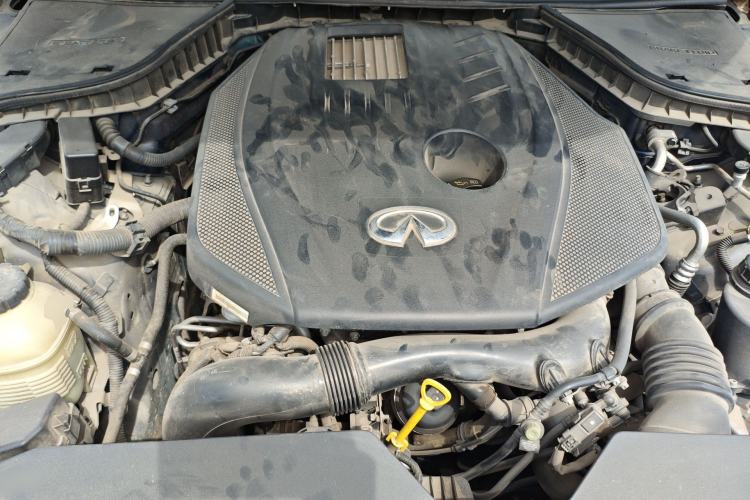 Used Infiniti Q50L 2018 2.0T Enjoyment Version China VI Standard Engine Bay