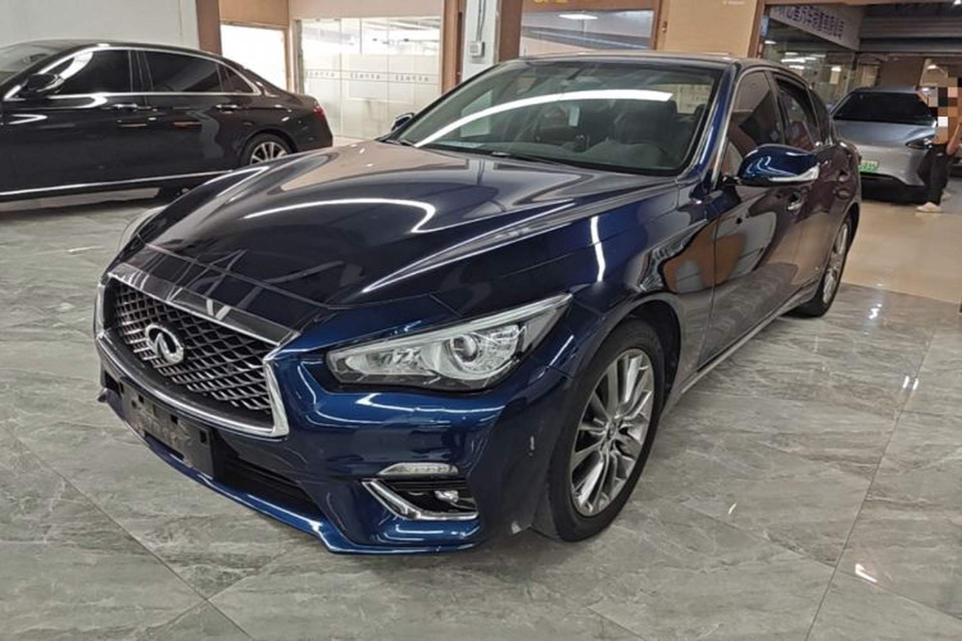 Used Infiniti Q50L 2018 2.0T Enjoyment Version China VI Standard Front Left 45 Deg