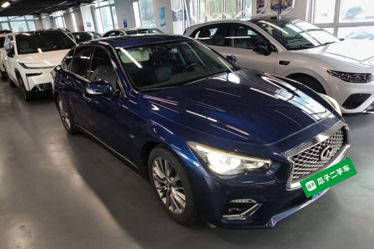 Used Infiniti Q50L 2018 2.0T Enjoyment Version China VI Standard Front Right 45 Deg