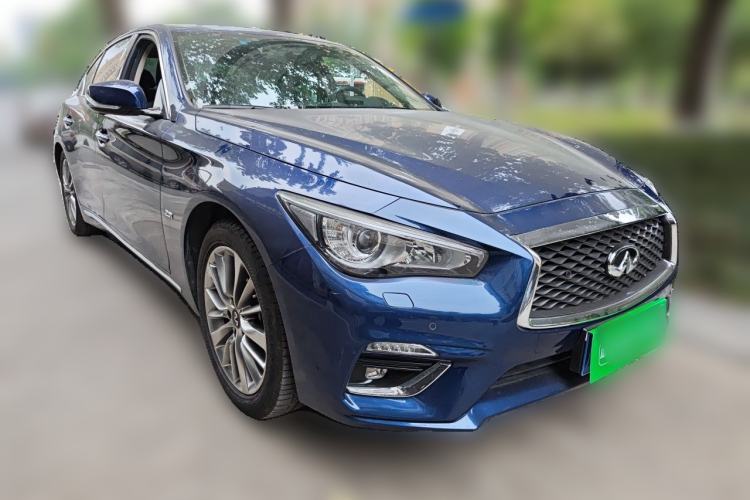 Used Infiniti Q50L 2018 2.0T Enjoyment Version China VI Standard Front Right 45 Deg